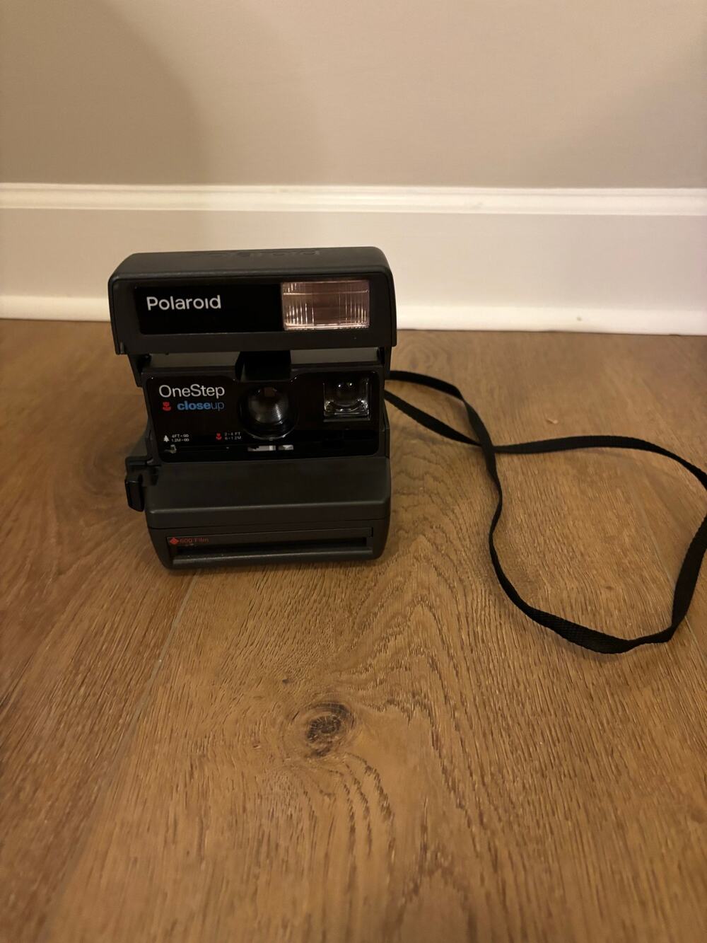 vintage Polaroid 600 OneStep Close Up instant film camera